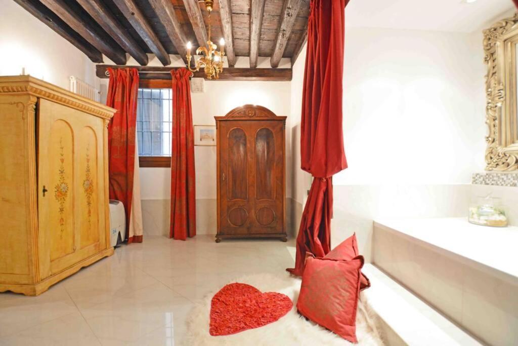 Zattere Cottage Close To Guggenheim Venesia Bagian luar foto