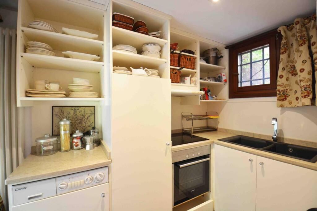 Zattere Cottage Close To Guggenheim Venesia Bagian luar foto