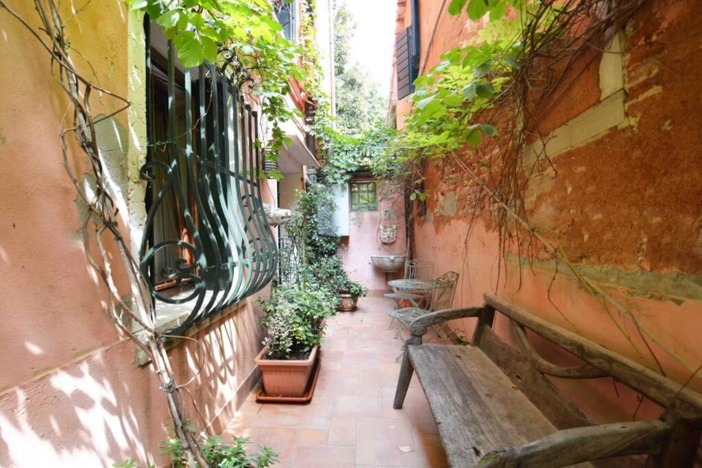 Zattere Cottage Close To Guggenheim Venesia Bagian luar foto