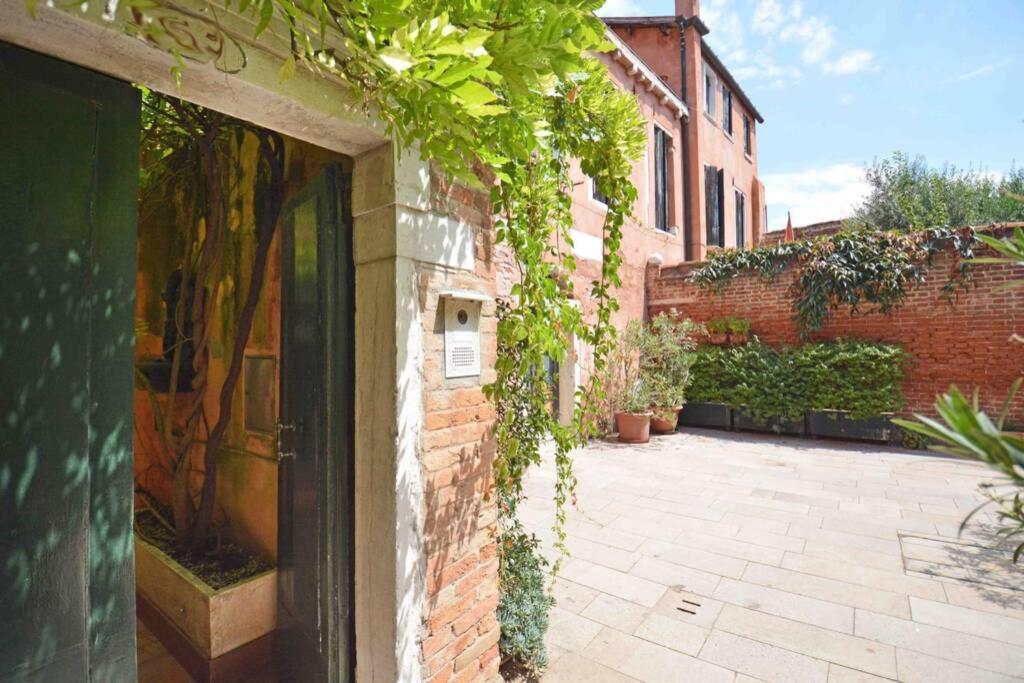 Zattere Cottage Close To Guggenheim Venesia Bagian luar foto