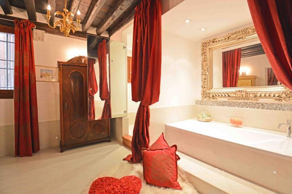 Zattere Cottage Close To Guggenheim Venesia Bagian luar foto
